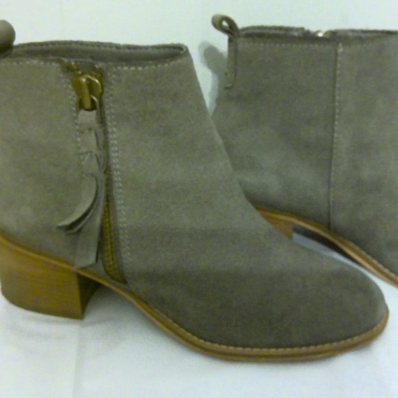 BP Women's Heeled Suede Light Gray Ankle Bootie SIZE 71/2 - Picture 1 of 6